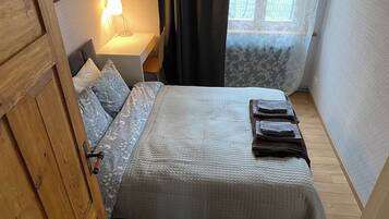 2 bedrooms, iron/ironing board, WiFi, bed sheets