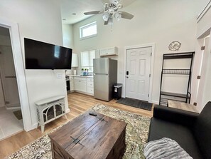 TV, fireplace - Cozy Cody Getaway (Cody)