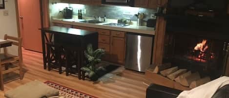 Smart TV, fireplace