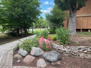 Property grounds - Golf course condo, 10 min to Torch Lake, w/pool, hot tub and sauna! (Mancelona)