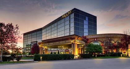 Charming 2-bedroom apt in quiet Riverside in between airport and Kansas City