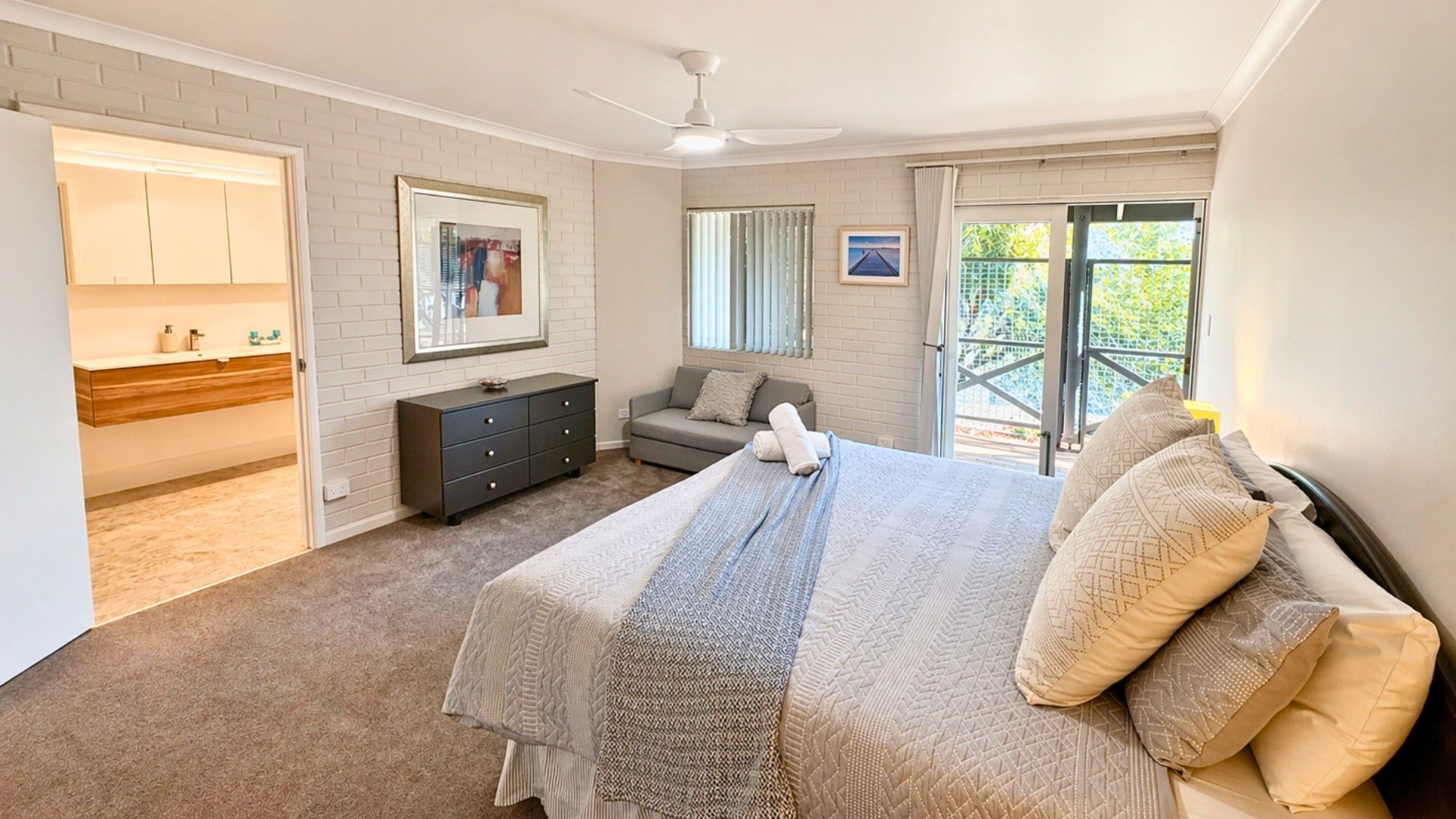 2 bedrooms, iron/ironing board, free WiFi, bed sheets