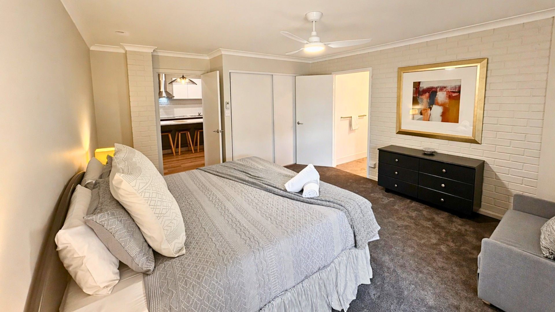 2 chambres, fer et planche à repasser, Wi-Fi gratuit, draps fournis