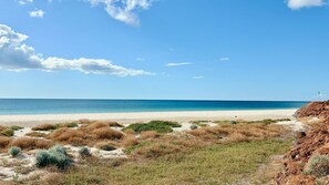 Na praia