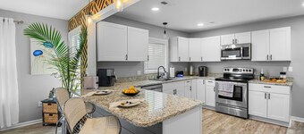 Near Downtown, 3 Bed 3 Bath, 2 EnSuite, FirePit, Fenced Yard Great for Pets