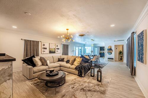 Casa luxo, 6 quartos, vista para o jardim | Área de estar | Smart TV 55 polegadas com canais digitais, lareira, Netflix