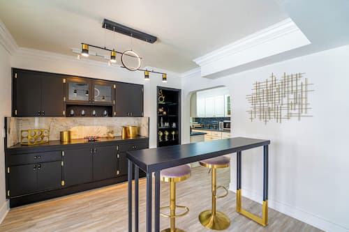 Casa luxo, 6 quartos, vista para o jardim | Minibar