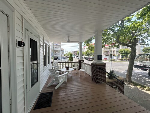 Charming 2-bedroom apartment, steps from the Wildwood Beach and Boardwalk