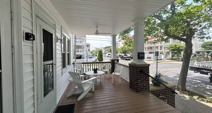 Charming 2-bedroom apartment, steps from the Wildwood Beach and Boardwalk