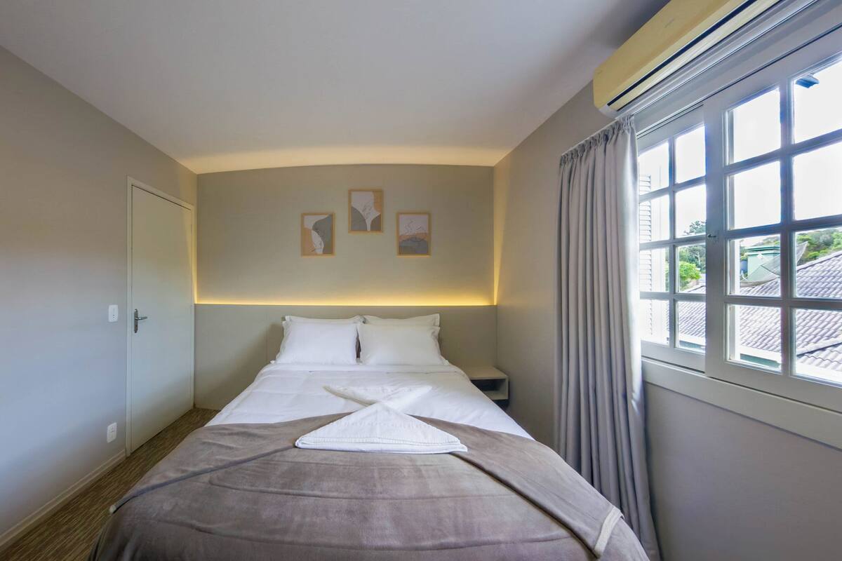 Kahden hengen comfort-huone | 1 makuuhuone, kannettavalle tietokoneelle sopiva työtila, ilmainen Wi-Fi