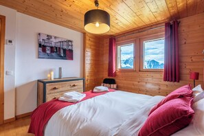 4 chambres, fer et planche à repasser, lit de bébé portatif, Wi-Fi