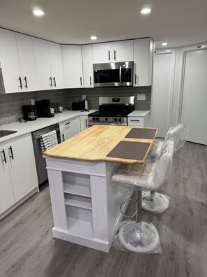 Fridge, microwave, oven, stovetop - Comfy Cozy One Bedroom Suite (Edmonton)