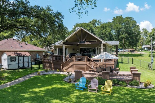 Dock, Fire Pit & Fenced Yard at Lakefront Retreat