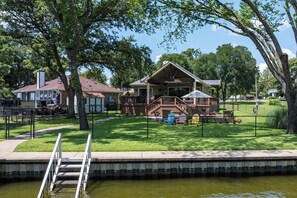 Exterior - Lakeview Oasis w/ Patio, Dock & Blackstone Griddle (Mabank)