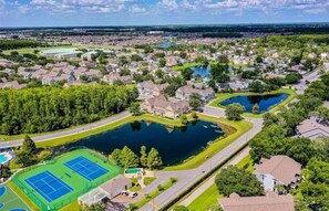 Sports court - 2200 Beautiful, sunny townhome with lake views from every angle (Kissimmee)