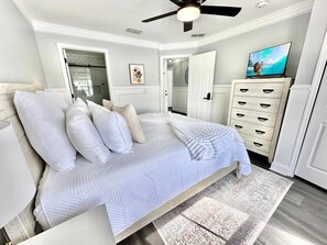 4 habitaciones, tabla de planchar con plancha, wifi y ropa de cama 