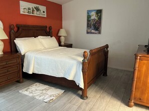 3 quartos, cofres nos quartos, ferros/tábuas de passar roupa, Wi-Fi