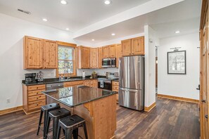 Micro-ondes, four, plaque de cuisson, lave-vaisselle