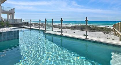 Regal Beachfront Retreat: Pool, Spa, Chef's Kitchen, Outdoor Kitchen