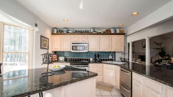 House, Multiple Beds, Pool Access, Garden View (HARBOR ROAD 17) | Private kitchen | Fridge, microwave, oven, stovetop