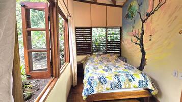 4 makuuhuonetta, työpöytä, Wi-Fi