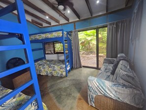 4 多间卧室、办公桌、WiFi