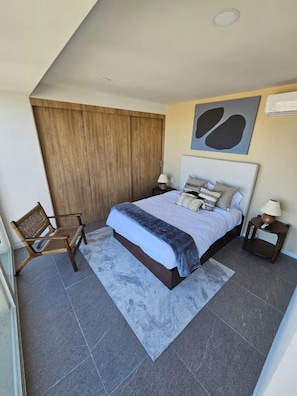 2 habitaciones, tabla de planchar con plancha, wifi y ropa de cama