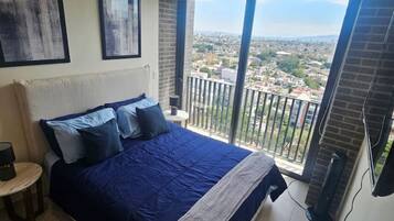 2 dormitorios, escritorio, tabla de planchar con plancha y wifi