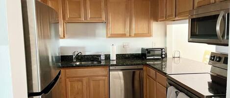 Casa geminada, várias camas, cozinha, vista para o jardim (OCEAN DUNES 3) | Cozinha privada | Geladeira, micro-ondas, fogão, cooktop