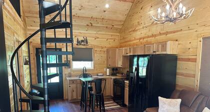 Cozy 2-bedroom cabin near Greenbo Lake State Park, Deer Haven