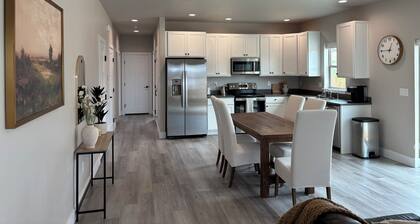 Charming 2-bedroom house in Stevensville with AC, WiFi