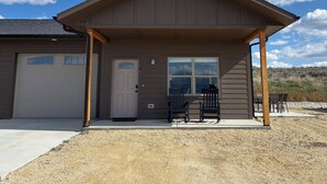 A single-story house with a covered porch, a garage, and a clear sky. - Charming 2-bedroom house in Stevensville with AC, WiFi (Stevensville)
