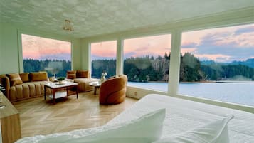 Panoramic Cabin, Lake View | Premium bedding, down comforters, individually decorated