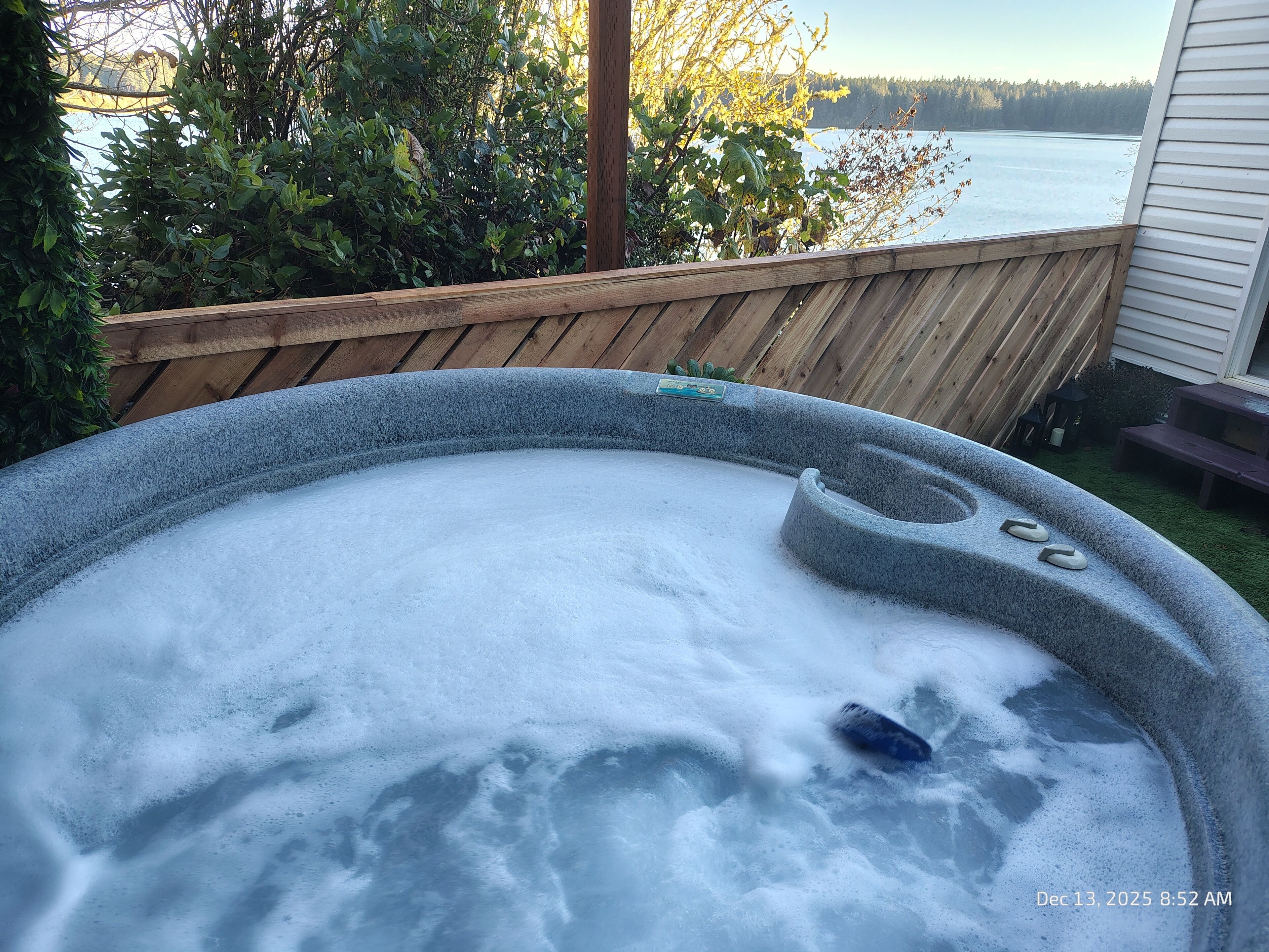 Deluxe Cabin, Lake View | Private spa tub