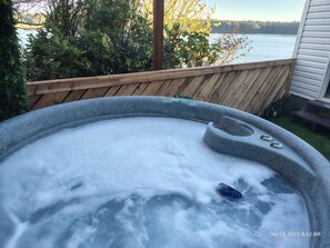 Deluxe Cabin, Lake View | Private spa tub - The Florentine Waterfront Hotel (Dunes City)