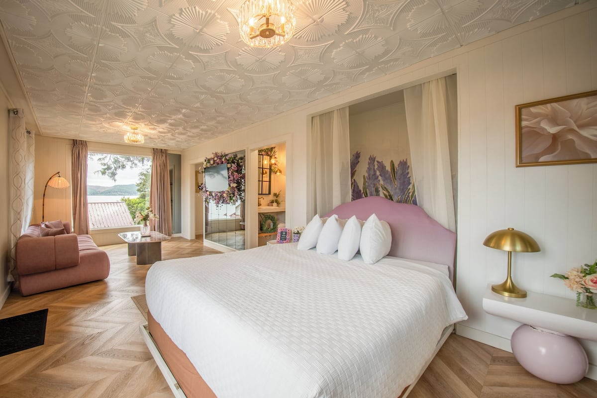 Romantic Cabin, Lake View | Premium bedding, down duvets, desk, laptop workspace