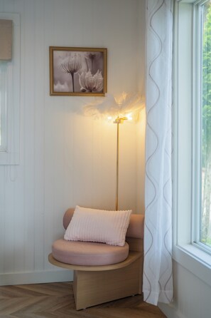 Cabin phong cách lãng mạn, quang cảnh hồ | Bộ đồ giường cao cấp, chăn bông, trang trí khác biệt 