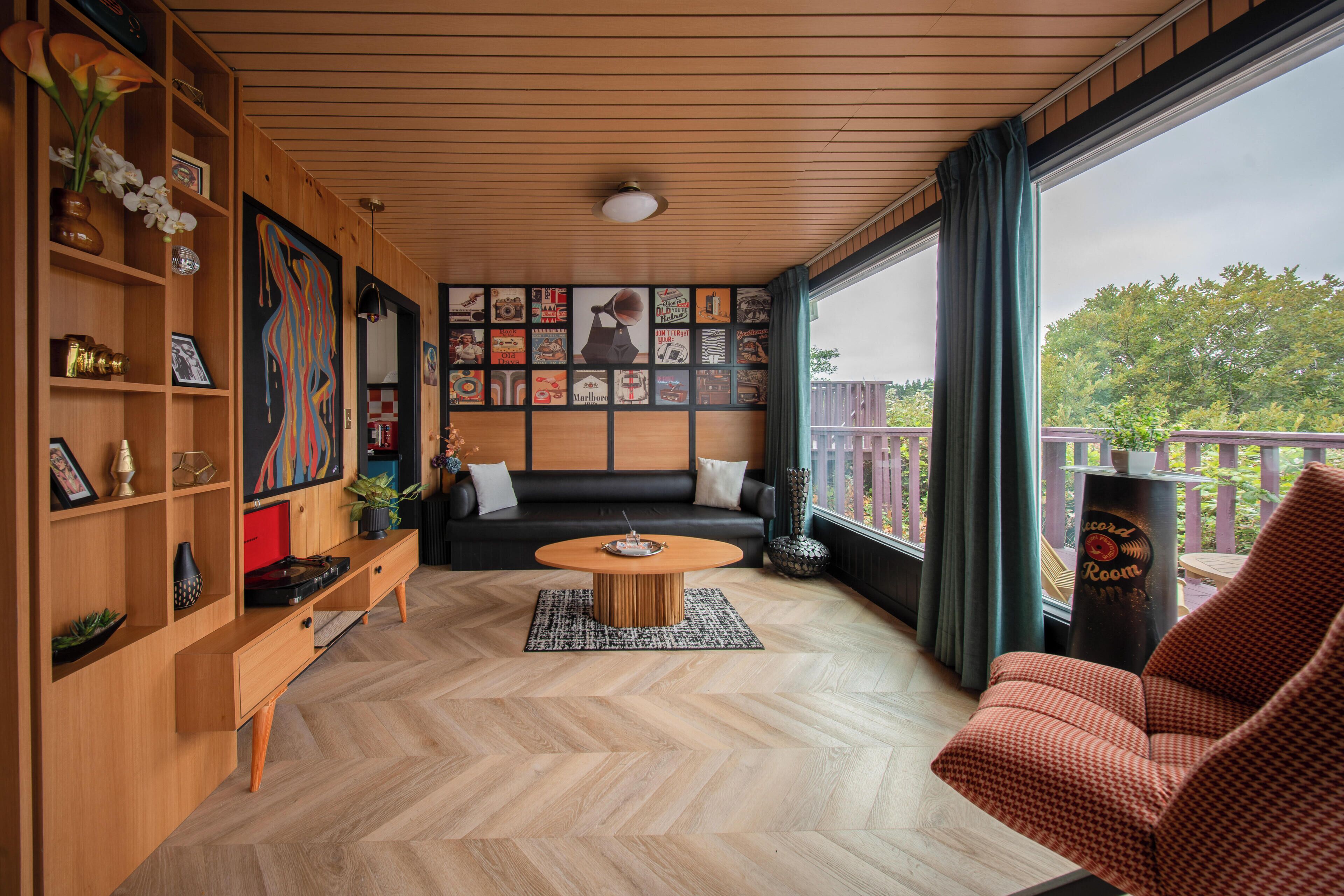 Luxury Cabin, Lake View | Living area