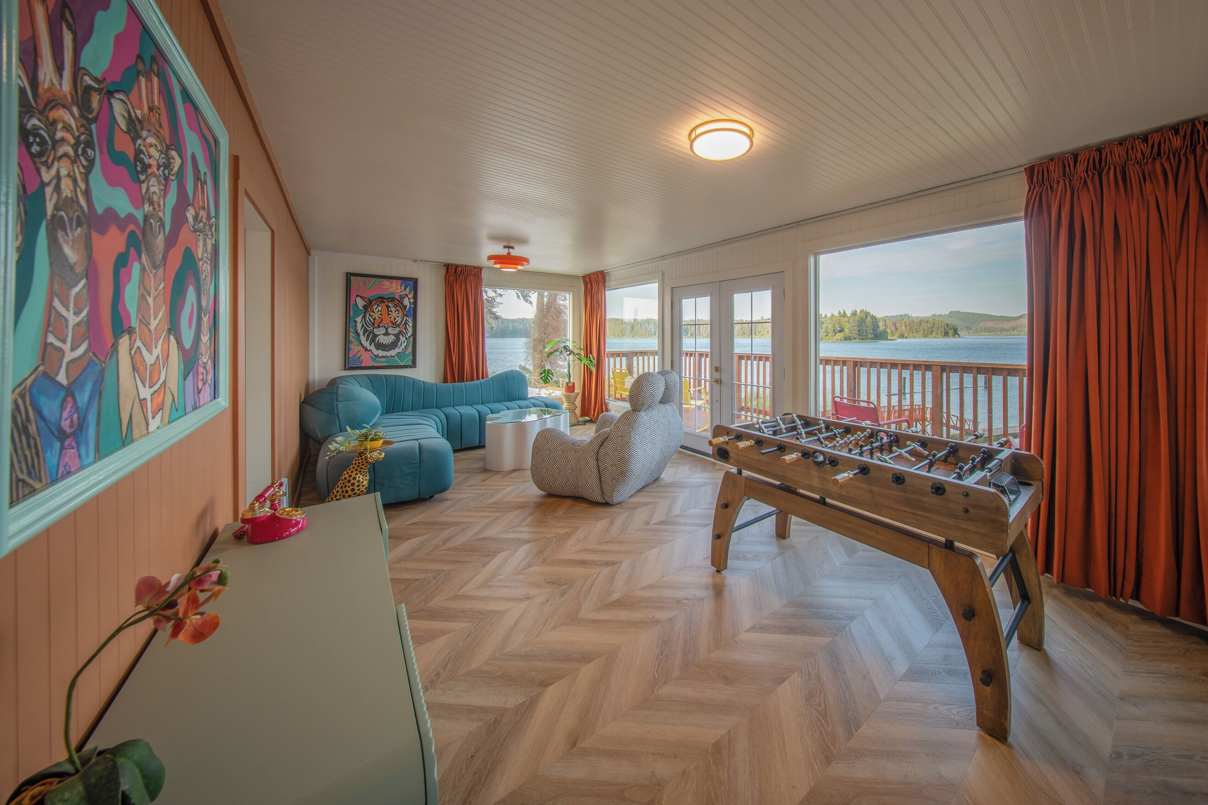 Panoramic House, 2 Bedrooms, Balcony, Lake View | Living area | 32-inch Smart TV with digital channels