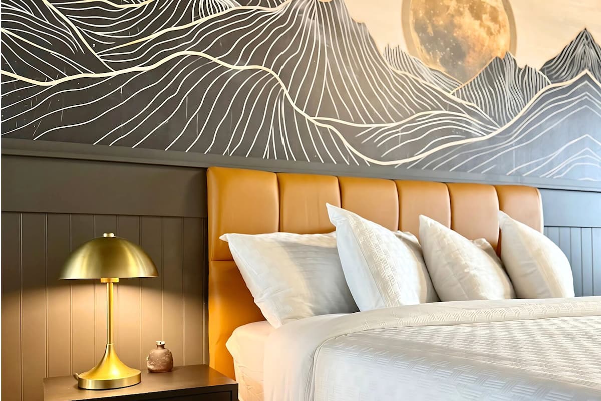 Suíte premium, vista para o lago | 1 quarto, roupas de cama premium, edredons de pluma