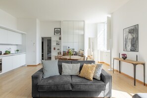 Flat-screen TV - iFlat | Contemporary Elegant Skyline in Rome (Roma)