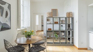Dining - iFlat | Bright & Modern Living with Panoramic View (Roma)