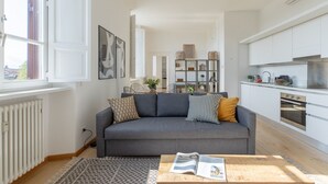 Interior - iFlat | Bright & Modern Living with Panoramic View (Roma)