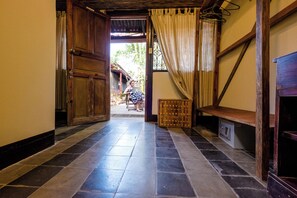 Classic Single Room | In-room safe, desk, laptop workspace, free WiFi - PURE Gym - Spa - Yoga - Lodging (Granada)