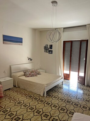 2 chambres, fer et planche Ă repasser, draps fournis