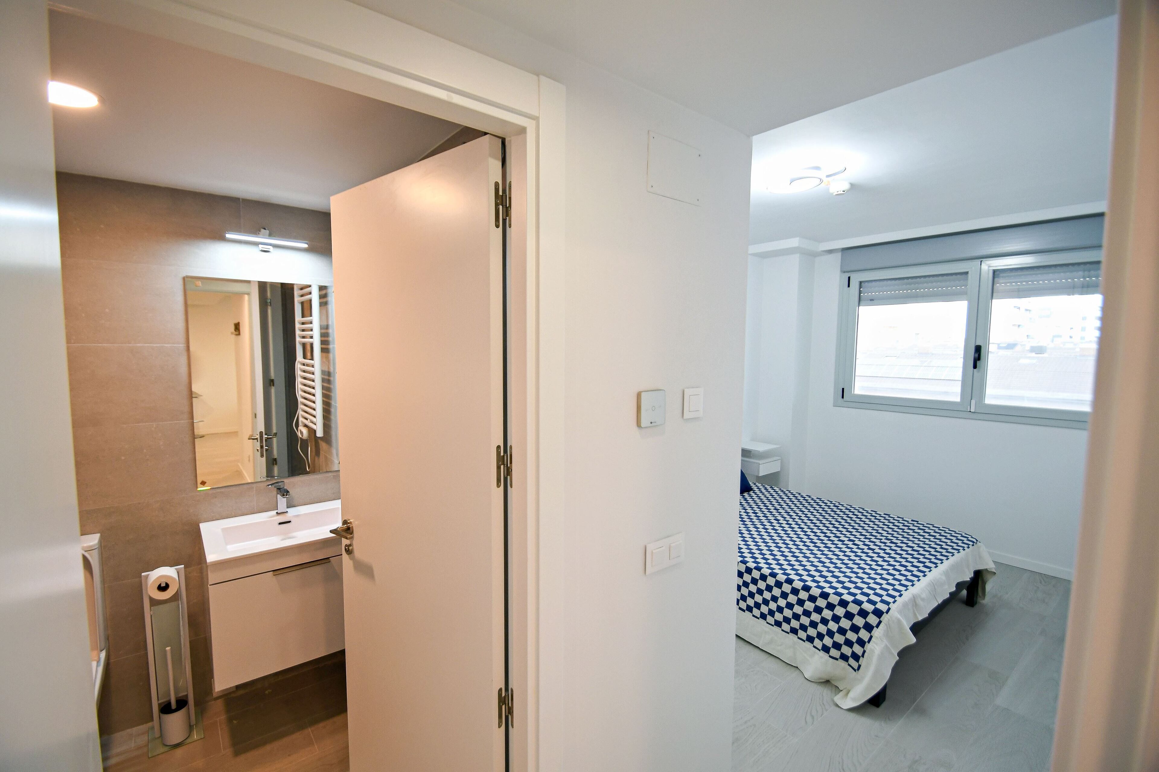 2 chambres, fer et planche à repasser, Wi-Fi, draps fournis