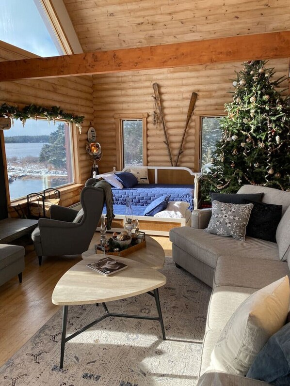 TV, fireplace, stereo