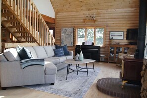 TV, fireplace, stereo