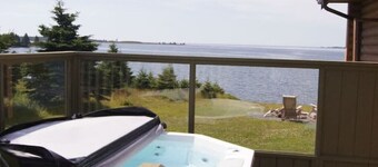 Still Water Shores: Ostrea Oceanside Loghouse