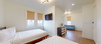 Large Newly Renovated 2 Bedroom Suite with Kitchen